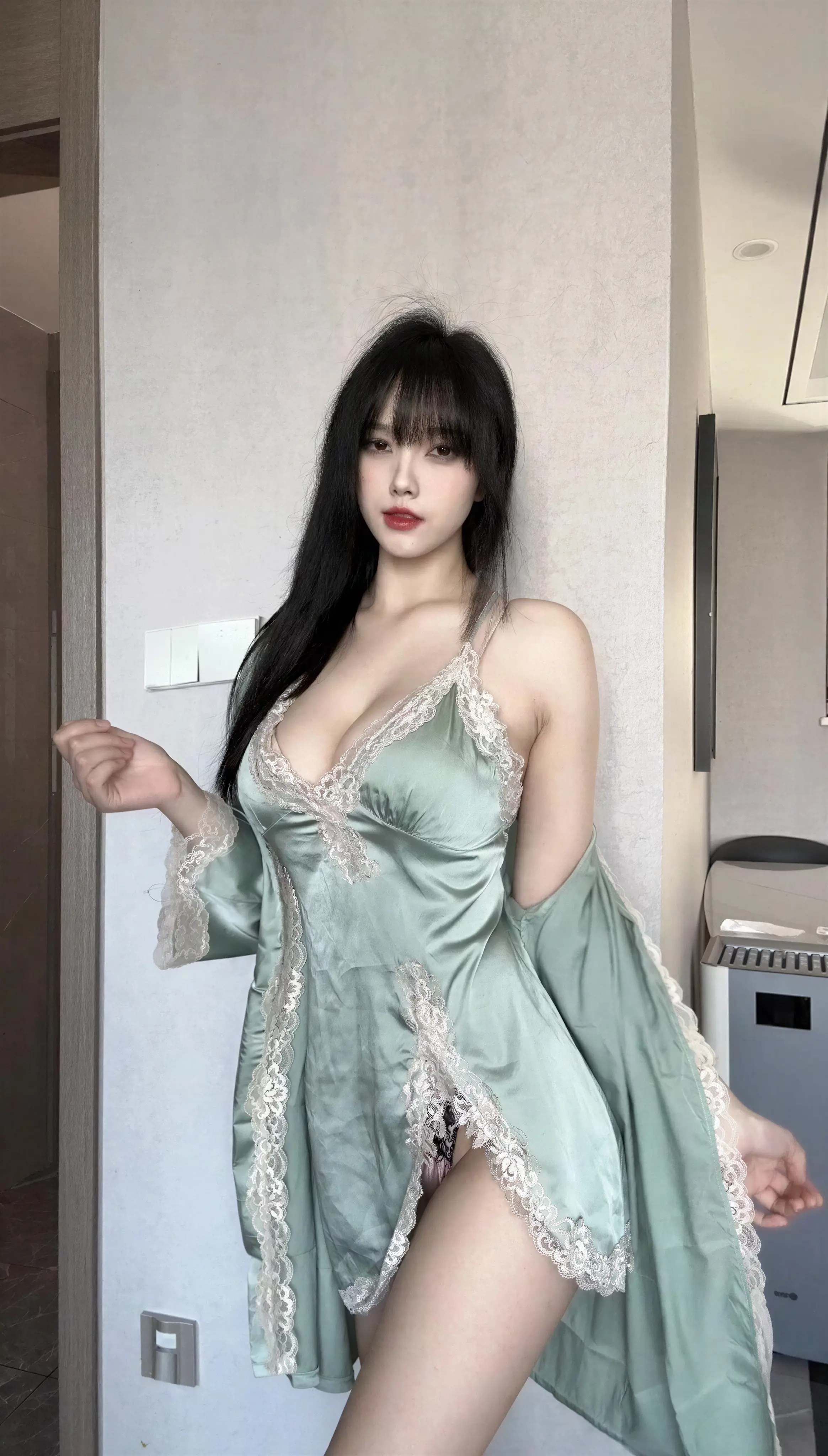 琳铛 – 性感蕾丝情趣睡衣 8P